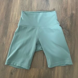Lululemon Wunder Train HR Short 8”